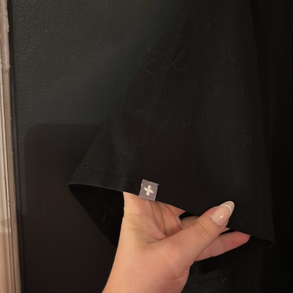 FIGS Catarina Scrub Top - Picture 4 of 5